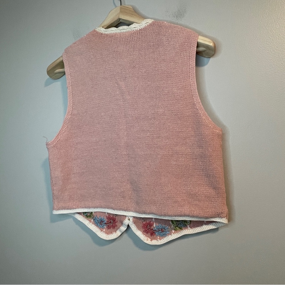 Vintage IVY Floral Embroidered Pink Knit Vest - Picture 2 of 5
